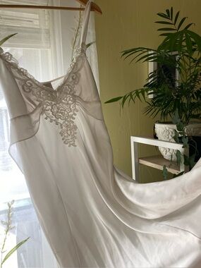 Jonquil | Gorgeous Silky Nightgown